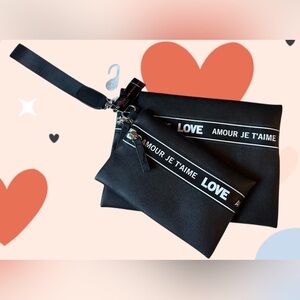 No Boundaries “AMOUR JE T’AIME LOVE” Wristlet Set NWT